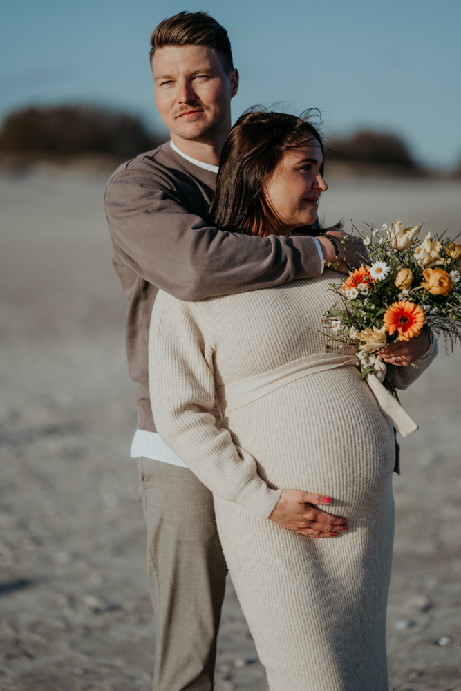 Fotografie von Paaren in einer idyllischen Strandlandschaft